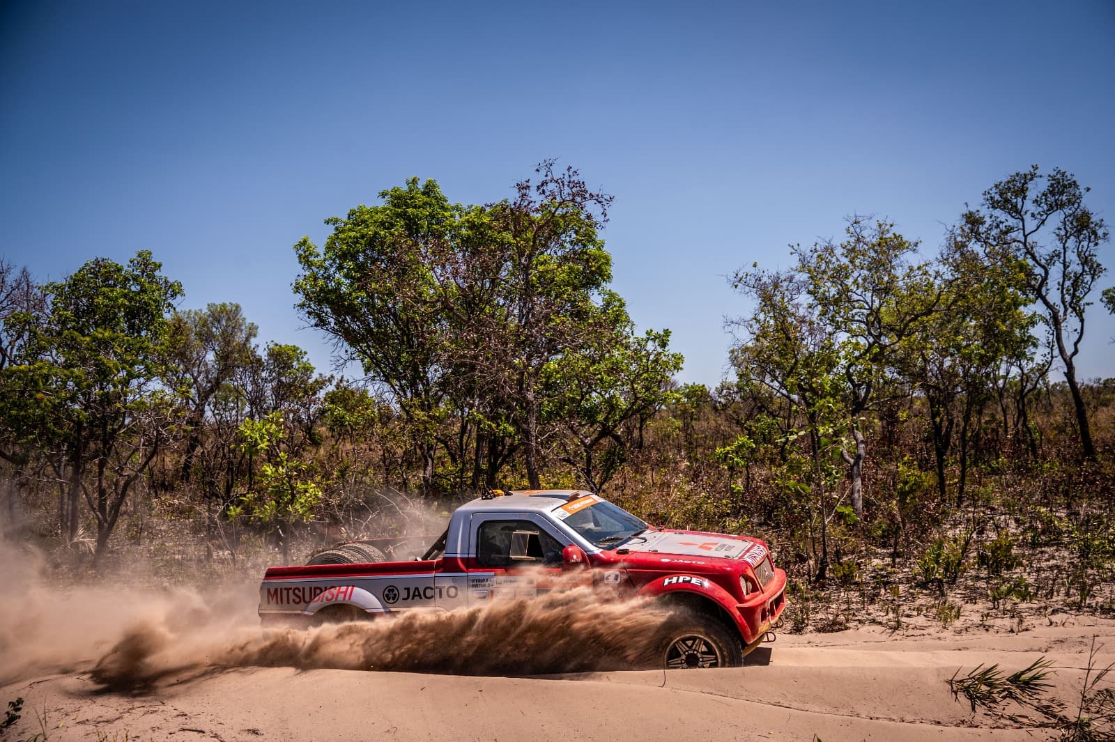 L200 Evolution da Mitsubishi Spinelli Racing supera mais um dia extremo no Sertões com a 2ª posição.