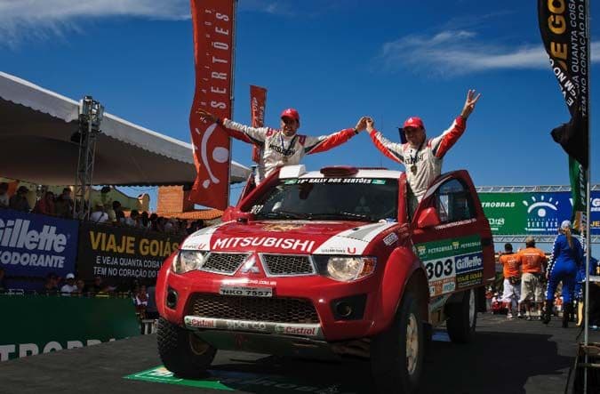 Sertões 2010: a histórica vitória de Guiga Spinelli e Youssef Haddad com a Mitsubishi Triton SR Flex