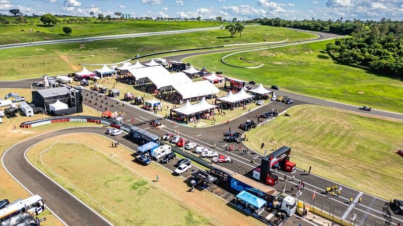   Mitsubishi Motors estará no Salão do Automóvel de São Paulo com exposição de carros de corrida e presença de pilotos e embaixadores 