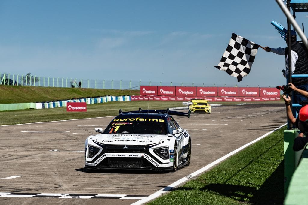 Com domínio absoluto no Dia dos Pais, Mitsubishi vence corrida principal em Santa Cruz do Sul e dispara na liderança da Stock Car
