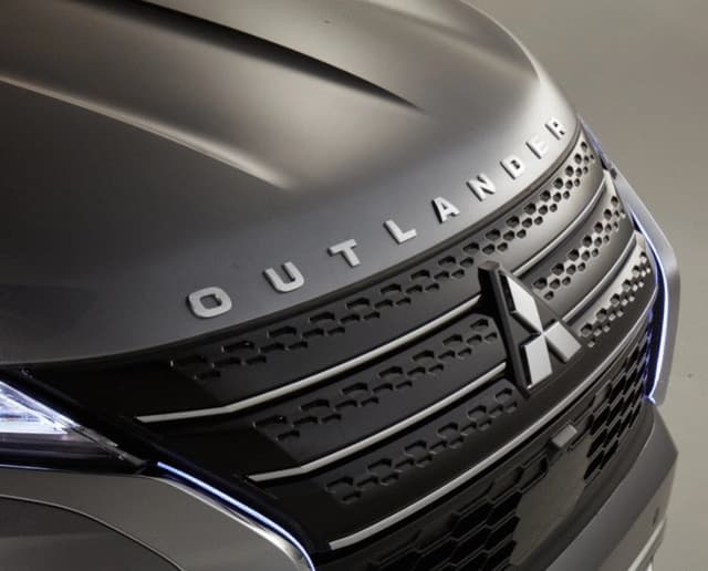 EMBLEMA DE CAPÔ OUTLANDER CROMADO ACETINADO