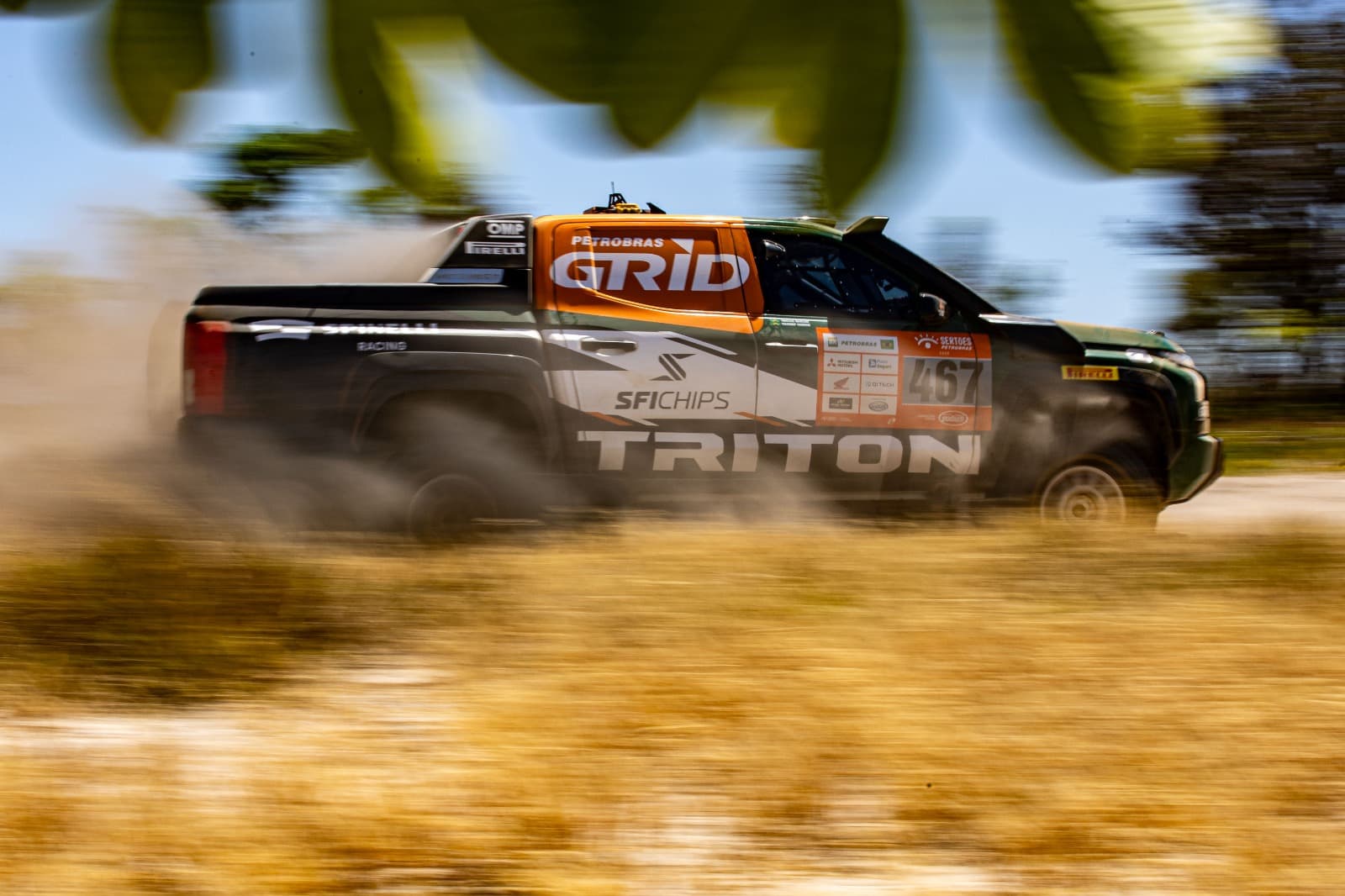 Triton Katana R avança para a vice-liderança da Stock e L200 Evolution se mantém na ponta no Sertões Petrobras