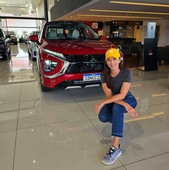 Apaixonada por automobilismo, jornalista Letícia Datena é a nova embaixadora da Mitsubishi Motors